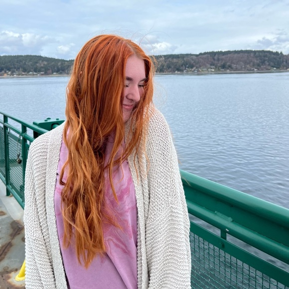 Meet your Posher, Hailey⭐️ - Picture 1 of 1